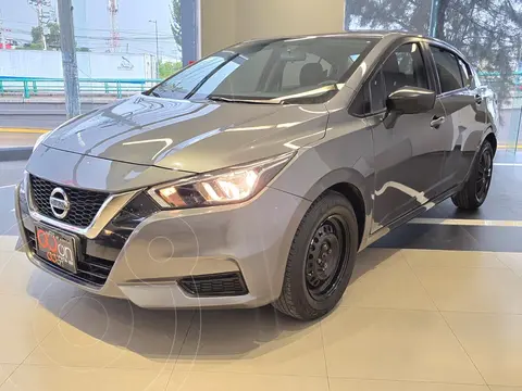 Nissan Versa Advance usado (2022) color Gris precio $240,000