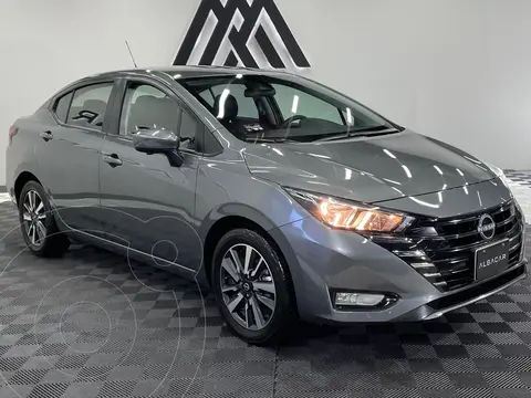 Nissan Versa Advance usado (2024) color Granito precio $297,999