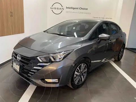 Nissan Versa Advance usado (2023) color Gris precio $360,000