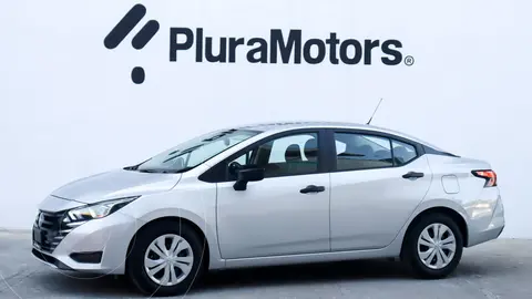 Nissan Versa Sense Aut usado (2023) color plateado financiado en mensualidades(enganche $63,580 mensualidades desde $5,417)