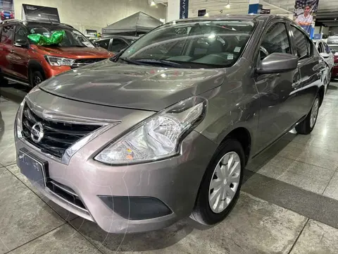 Nissan Versa Sense Aut usado (2017) color Gris financiado en mensualidades(enganche $46,325 mensualidades desde $3,544)