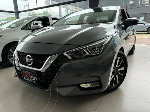 Nissan Versa Advance usado (2022) color Gris precio $300,000