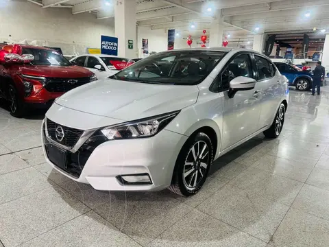Nissan Versa Advance usado (2020) color Plata precio $240,000