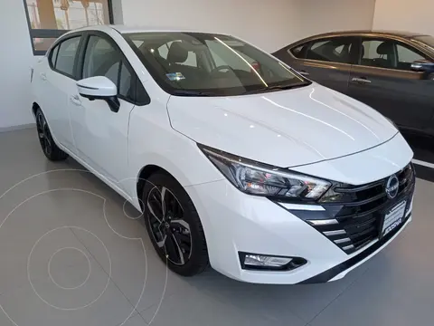 Nissan Versa Exclusive Aut usado (2023) color Blanco precio $400,000