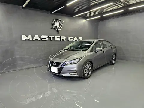 Nissan Versa Advance usado (2020) color Gris Oscuro precio $254,000