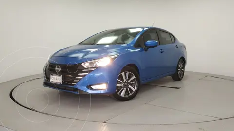 foto Nissan Versa Sense Aut usado (2023) color Azul Zafiro precio $314,721