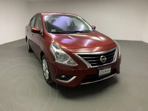 Nissan Versa Advance Aut usado (2016) color Rojo precio $180,000