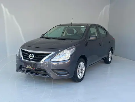Nissan Versa Exclusive Aut usado (2022) color Gris Oscuro precio $219,000