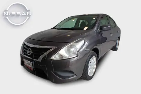 Nissan Versa Sense usado (2015) color Gris precio $162,000