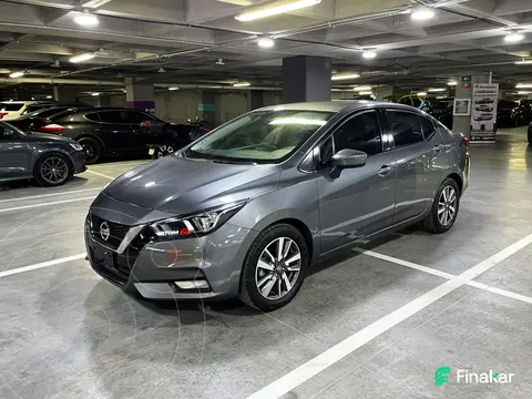 Nissan Versa Advance usado (2020) color Gris Oscuro precio $250,000