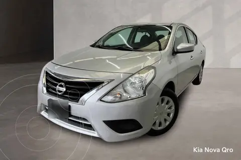 Nissan Versa Sense Aut usado (2017) color Plata financiado en mensualidades(enganche $54,228 mensualidades desde $4,655)