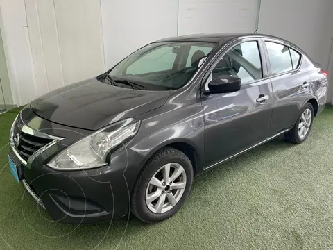 Nissan Versa Sense Aut usado (2019) color Gris precio $195,900