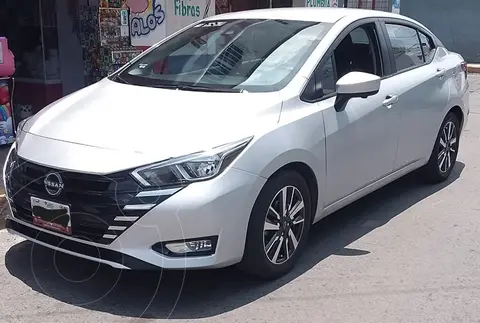 Nissan Versa Advance usado (2024) color Plata precio $280,000