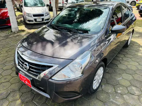 Nissan Versa Sense Aut usado (2016) color Gris precio $147,000
