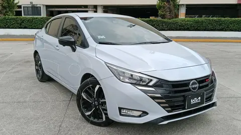 Nissan Versa SR usado (2024) color Gris precio $379,800