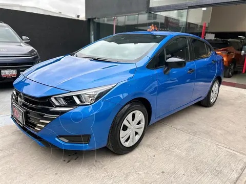 Nissan Versa Sense usado (2024) color Azul financiado en mensualidades(enganche $79,025 mensualidades desde $6,043)