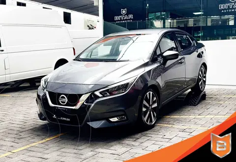 Nissan Versa Exclusive Aut usado (2020) color Gris precio $259,900