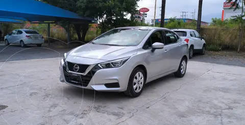 Nissan Versa Sense Aut usado (2020) color plateado financiado en mensualidades(enganche $31,115 mensualidades desde $5,789)