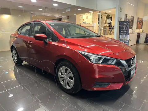 Nissan Versa Sense usado (2021) color Rojo Cobrizo financiado en mensualidades(enganche $87,430 mensualidades desde $3,085)