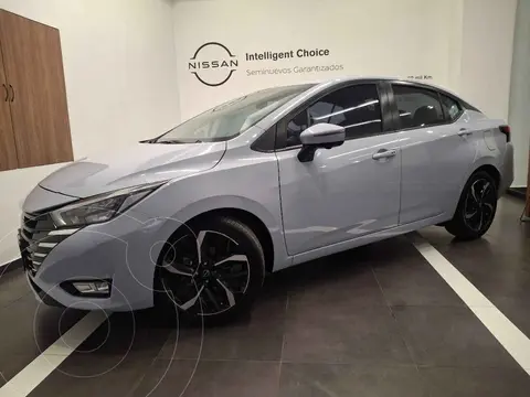 Nissan Versa Exclusive Aut usado (2023) color Gris precio $375,000
