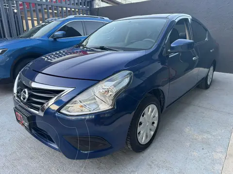 Nissan Versa Sense usado (2018) color Azul precio $195,000