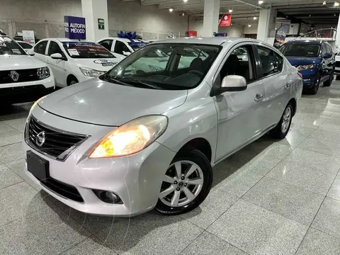 Nissan Versa Advance Aut usado (2013) color Plata precio $135,000