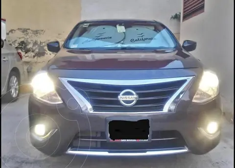 Nissan Versa Exclusive NAVI Aut usado (2015) color Gris Oscuro precio $135,000