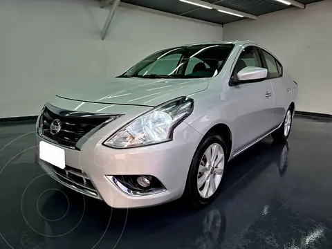 Nissan Versa Advance usado (2017) color Plata precio $189,000