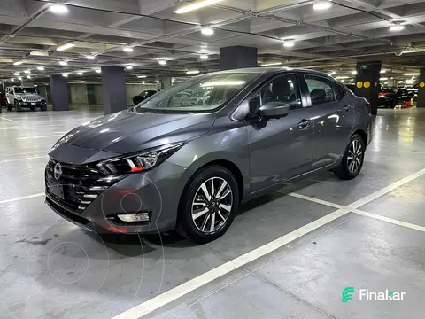 Nissan Versa Advance usado (2025) color Gris Oscuro precio $320,000