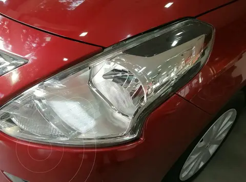 foto Nissan Versa Advance usado (2018) color Rojo precio $225,000