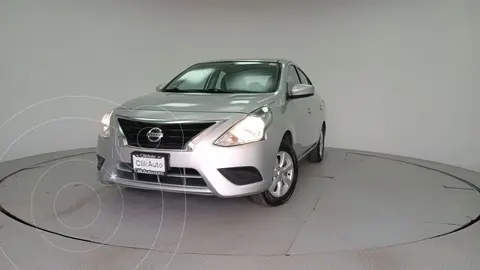Nissan Versa Sense Aut usado (2019) color plateado precio $215,000