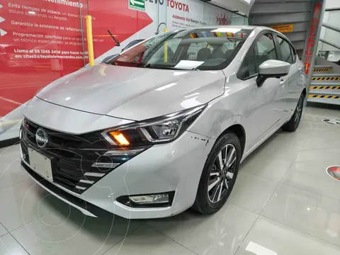Nissan Versa Advance usado (2024) color Plata financiado en mensualidades(enganche $61,600 mensualidades desde $6,077)