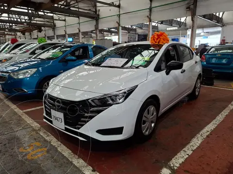 Nissan Versa Sense usado (2024) color Blanco Perla financiado en mensualidades(enganche $90,000 mensualidades desde $7,000)