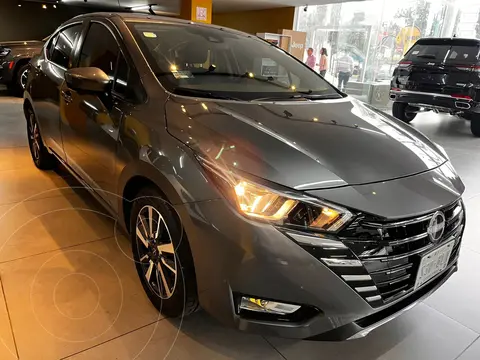 Nissan Versa Advance usado (2023) color plateado financiado en mensualidades(enganche $140,030 mensualidades desde $6,016)