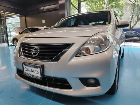 Nissan Versa Advance Aut usado (2012) color plateado precio $125,000