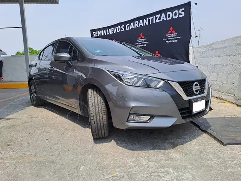 Nissan Versa Advance usado (2021) color Gris financiado en mensualidades(enganche $65,600 mensualidades desde $8,263)