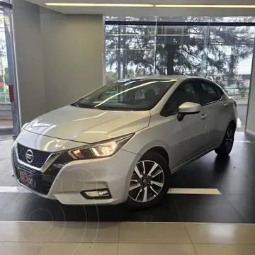 Nissan Versa Advance usado (2022) color plateado financiado en mensualidades(enganche $76,300 mensualidades desde $5,835)
