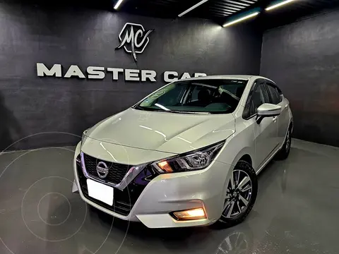 Nissan Versa Advance usado (2020) color Plata precio $267,000