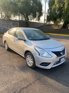 Nissan Versa Sense usado (2018) color Plata precio $150,000