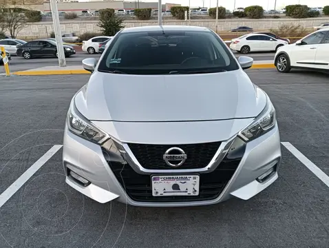 Nissan Versa Advance usado (2020) color plateado precio $230,000