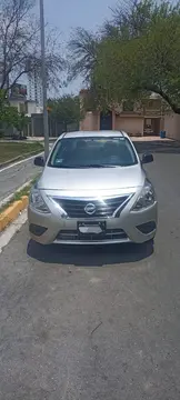 Nissan Versa Advance usado (2019) color Plata precio $155,000