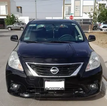 Nissan Versa Exclusive Aut usado (2014) color Negro precio $125,000