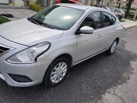 Nissan Versa Advance Aut usado (2018) color Plata precio $155,000