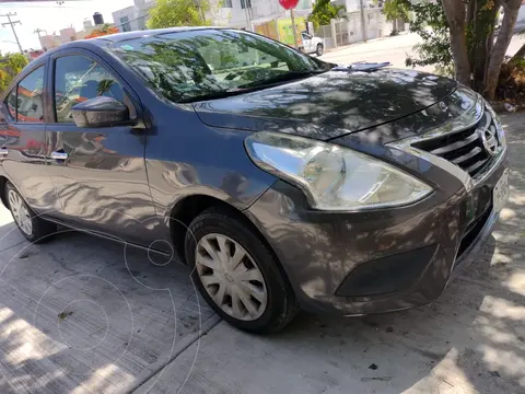 Nissan Versa Sense Aut usado (2016) color Gris Oscuro precio $192,000