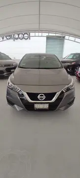 Nissan Versa Sense usado (2020) color Gris precio $269,900