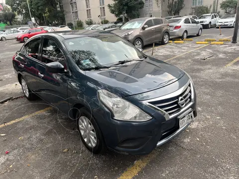 Nissan Versa Sense usado (2015) color Azul precio $140,000