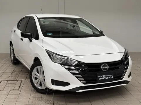 Nissan Versa Sense Aut usado (2023) color Blanco financiado en mensualidades(enganche $116,956 mensualidades desde $5,024)