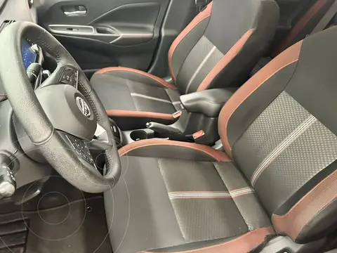 Nissan Versa SR usado (2024) color Rojo precio $380,000