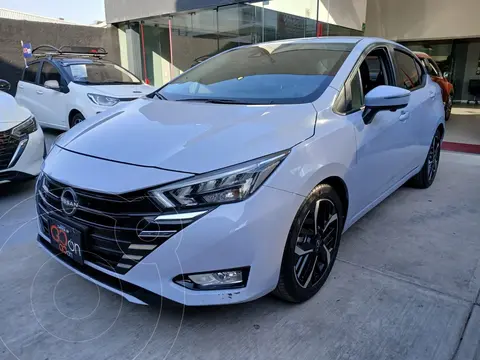 Nissan Versa Sense usado (2024) color Gris financiado en mensualidades(enganche $111,725 mensualidades desde $8,544)