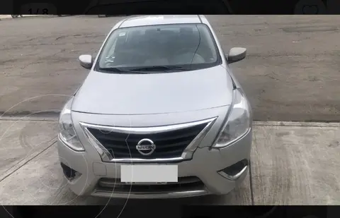 Nissan Versa Advance Aut usado (2017) color Plata precio $100,000